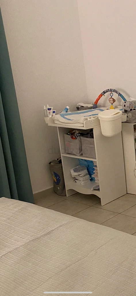 Baby changing table with free changing mat63227275765889113