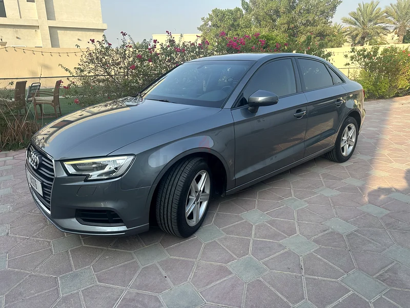 أودي A3 نظيفة، وأميال قليلة، وسجل صيانة كامل63225312619011111