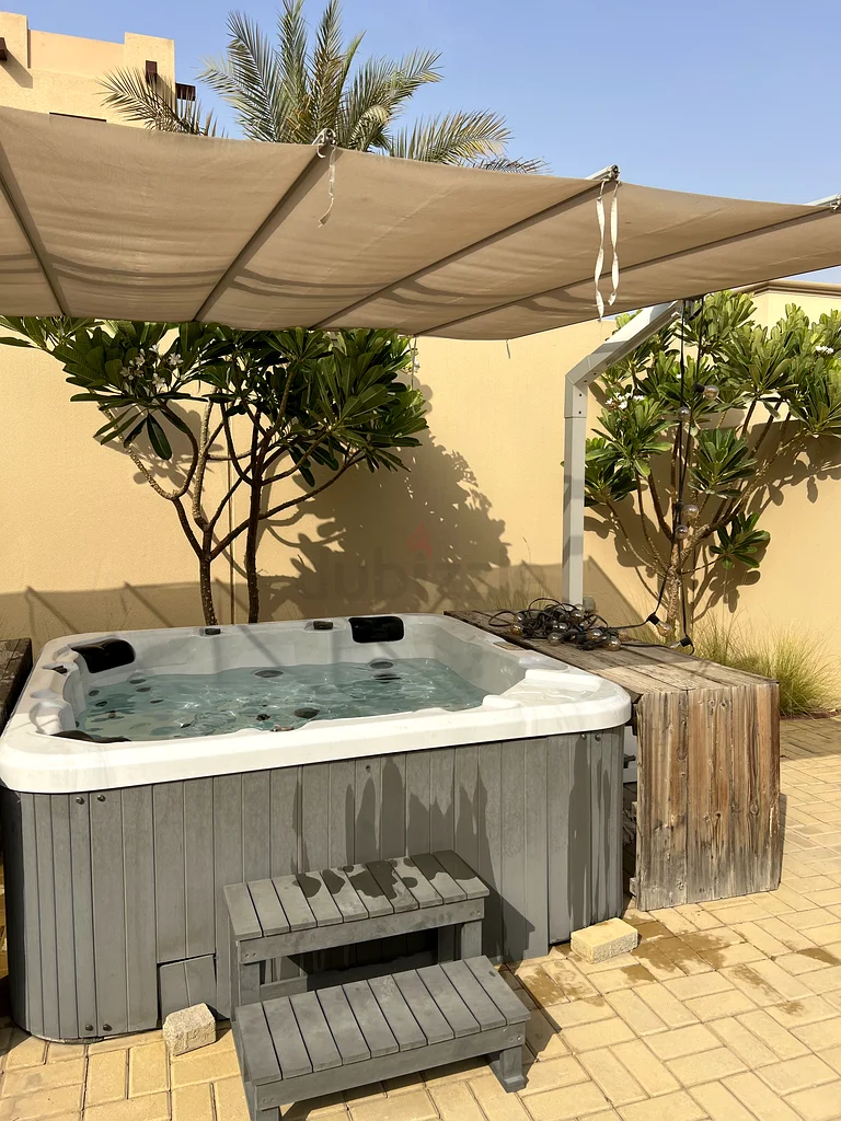 Luxurious Jacuzzi for Ultimate Relaxation63220827773315113