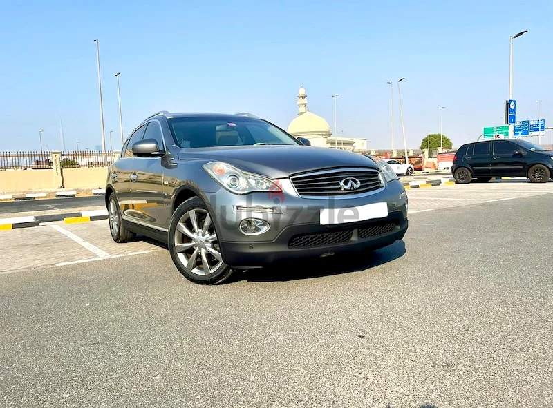 إنفيني QX50 مُشغّلة من قبل امرأة وتم صيانتها من قبل دينا تريد631743072460811112