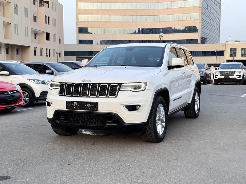 جيب جراند تشوكر لاريدو مواصفات الخليج، حالة ممتازة، قرض بدون دفعة أولى بنسبة 0٪، مالك واحد63225697475585112