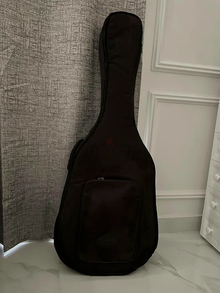 Carlos Acoustic Guitar in Excellent Condition!63230179818881113