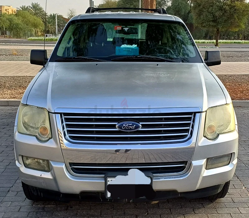 Ford Explorer XLT 2010 Model with 6 Airbags.631491179823391112