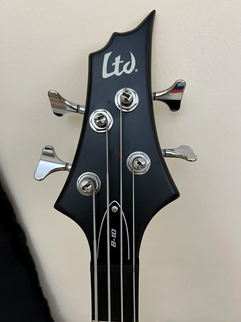 LTD B10 bass guitar63230180158979112