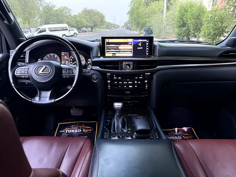 Lexus LX570, Gulf model 2016, original paint and in full agency condition.63136483071875113