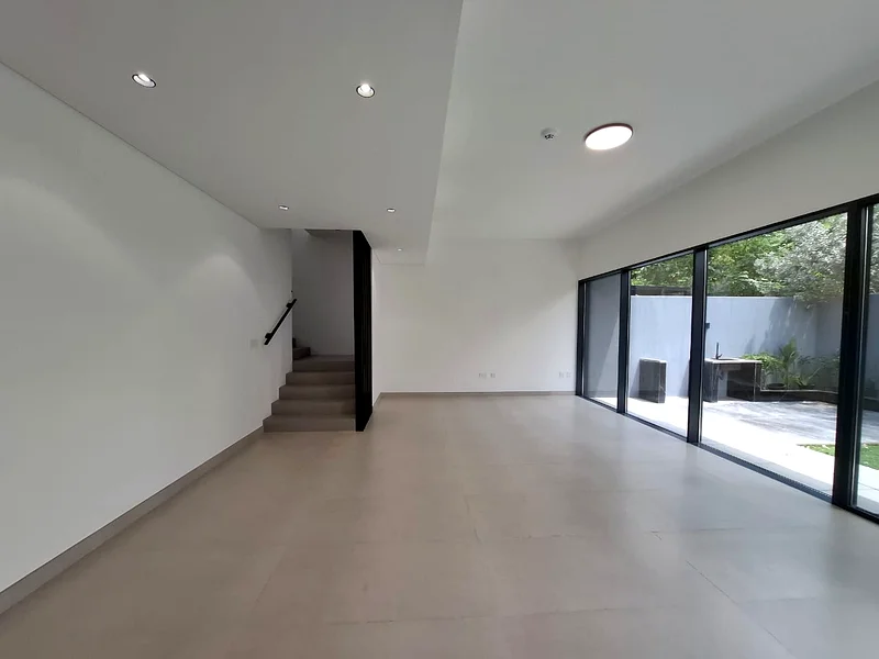 Brand new townhouse corner unit 3bhk 4wachroom waldrop parking63158804704514114