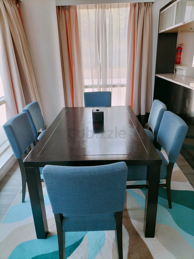 Dining table for 6 person like new63218317386625113
