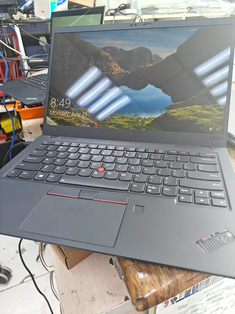 Lenovo ThinkPad X1 Carbon - Premium Light weight Business Laptop