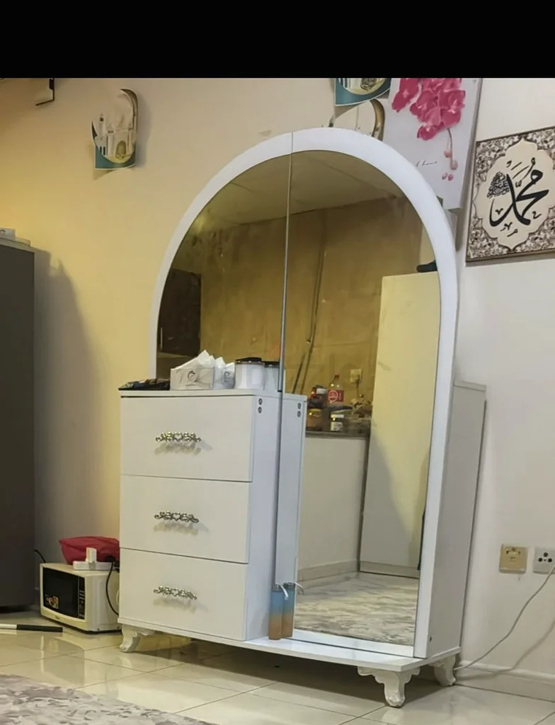 Dressing Table with mirror63220327361666112
