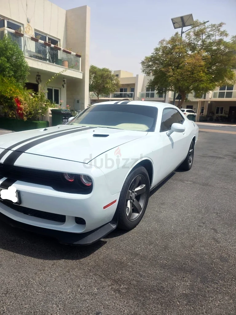 Dodge Challenger - Red Interior - Perfect Condition63224787911427111