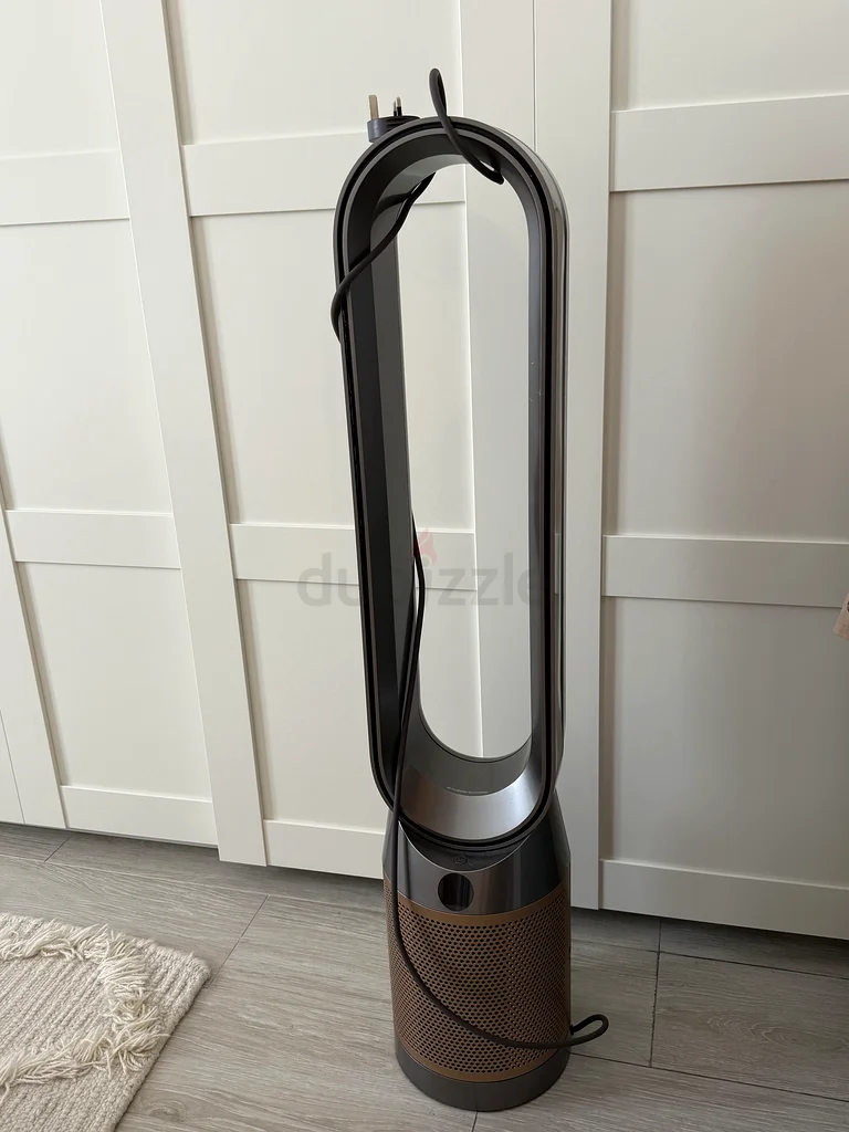 Sleek and Stylish Air Purifier with Fan Functionality63258136302593117