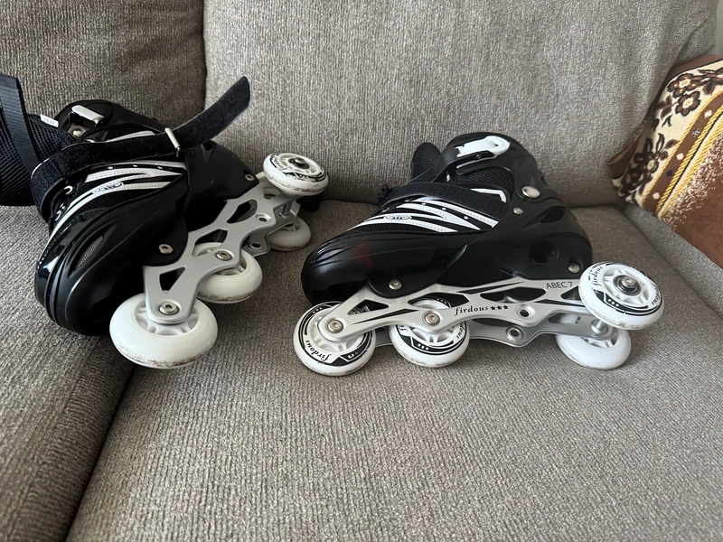 Roller skates63246752014851111