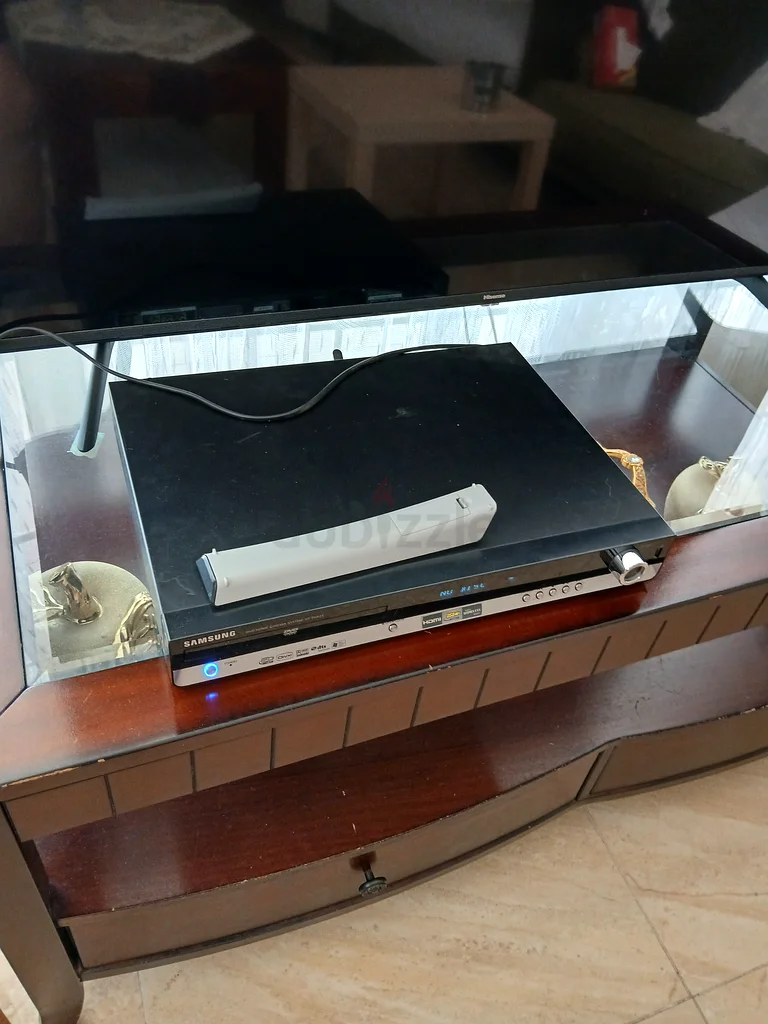 Sleek Home Entertainment System with Remote Control63262938709121111