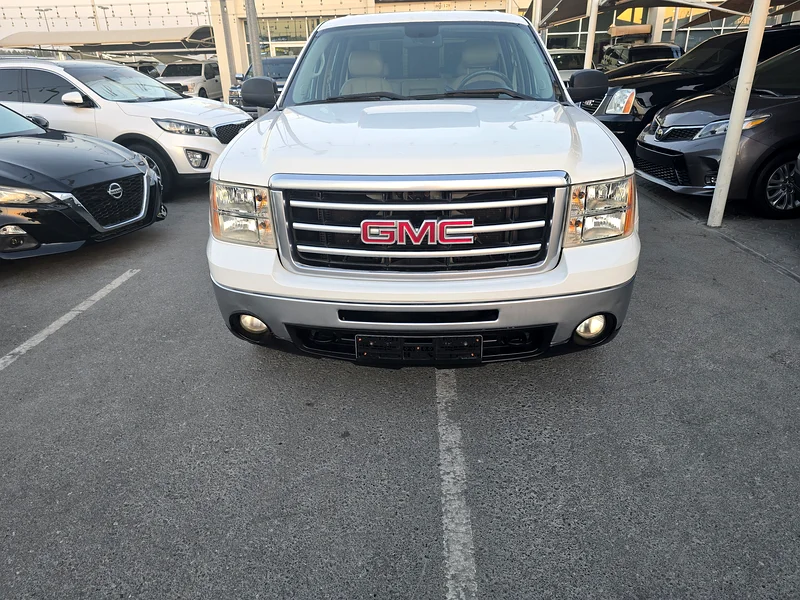 GMC SIERRA  DOUBLE CAB 2013 GCC FULL OPTIONS SUNROOF EXCELLENT CONDITION ONE OWNER63222808876290112