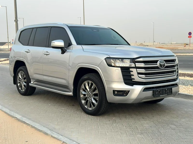 Toyota Land Cruiser Station GXR without turbo, Al-Futtaim warranty and maintenance63140688251906112