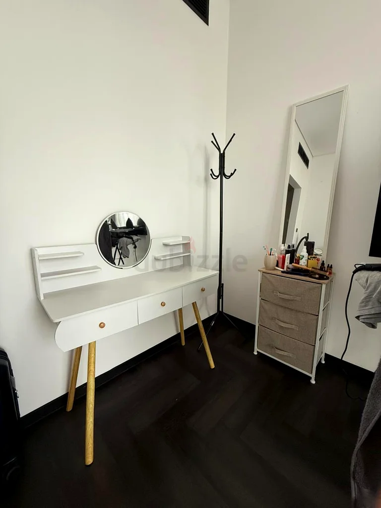 Bedroom closet63189121374465111