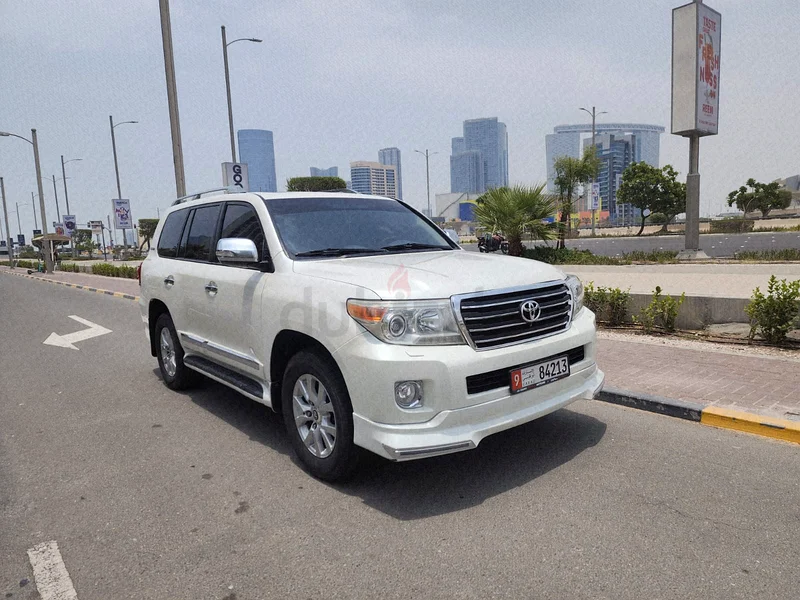 V6، نظيف ومرتب، بجودة جيدة.63158340188547111