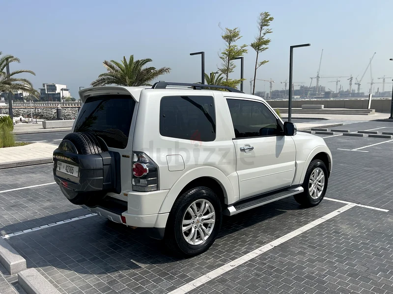 2018 (2020 registration )mitsubishi pajero GLS Top spec 3.8 3 door expat owned full service records63152750224897112