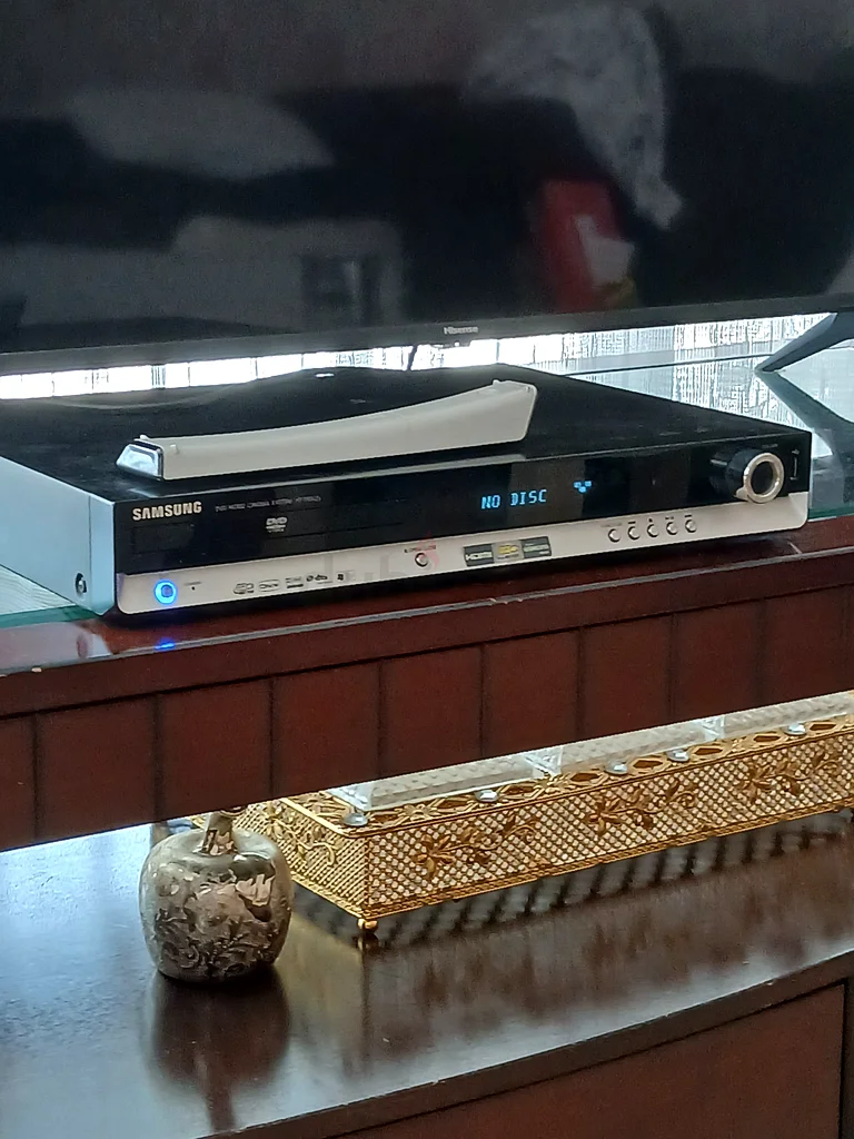 Sleek Home Entertainment System with Remote Control63262938709121112