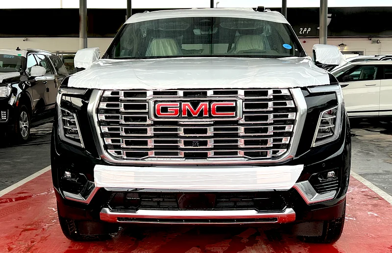 GMC Yukon Denali 202563175261863937111