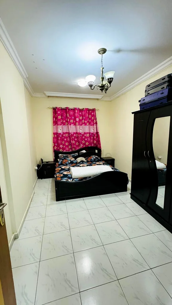 غرفة مؤثثة متاحة للأزواج أو للمديرين التنفيذيين63145816018307111