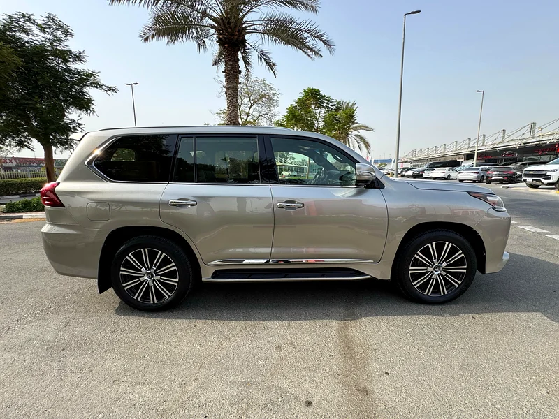 Lexus ls 570 2018 Gcc Specs clean inside out63226215616771113