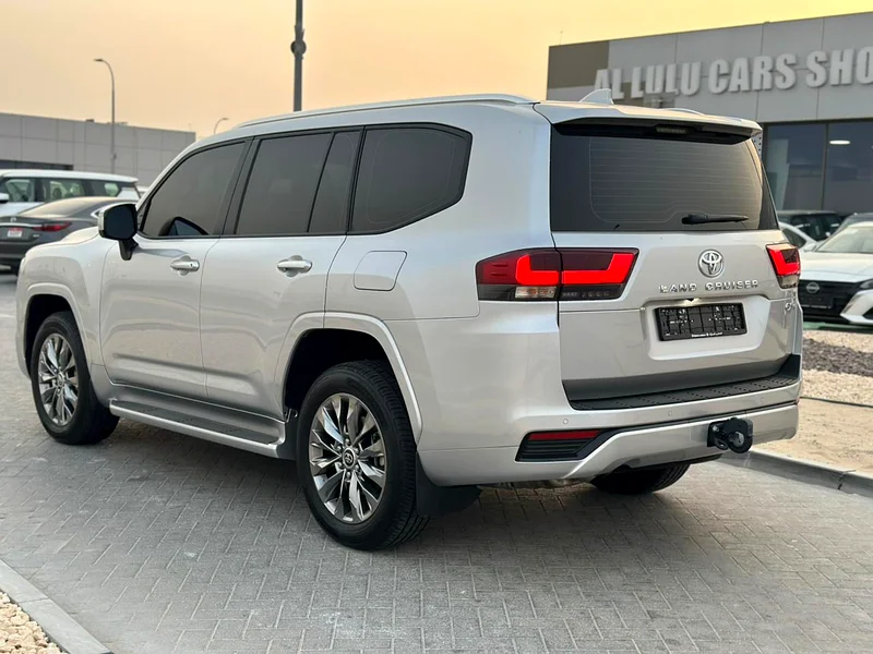 Toyota Land Cruiser Station GXR without turbo, Al-Futtaim warranty and maintenance63140688251906113