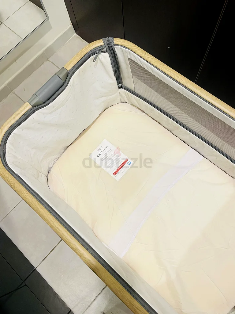 Stylish and Functional Tutti Bambini CoZee Bedside Crib/Co-Sleeper with Breathable Mesh Window63173864417027112