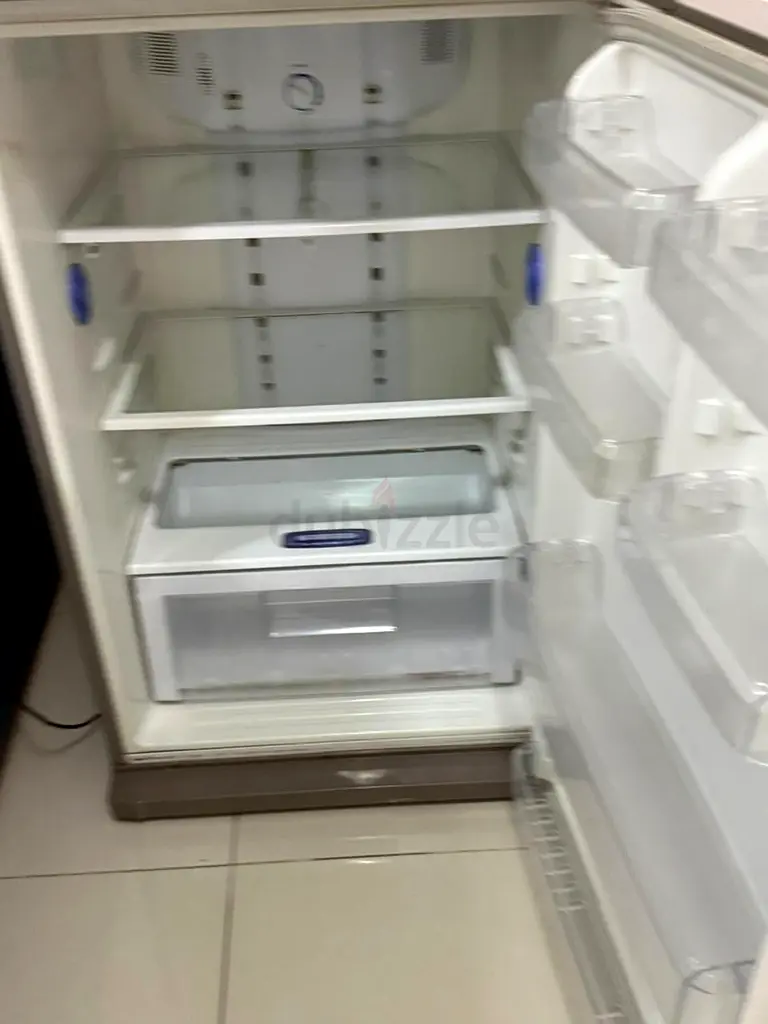 Refrigerator.-- SAMSUNG63247248510466113