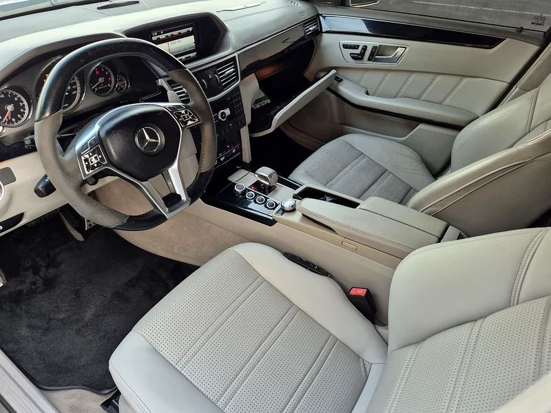 2013 Mercedes E63 AMG full options panoramic roof Gcc Specs63232620410497111