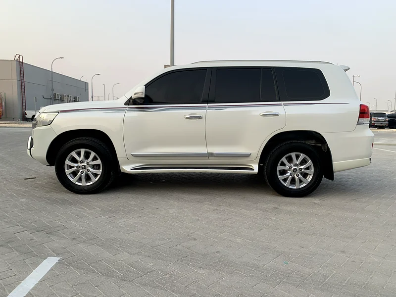 For sale  
Type: Toyota GXR  
Origin: Gulf  
Model: 2018  
Mileage: 349,000  
Number of cylinders: V663140688454915112