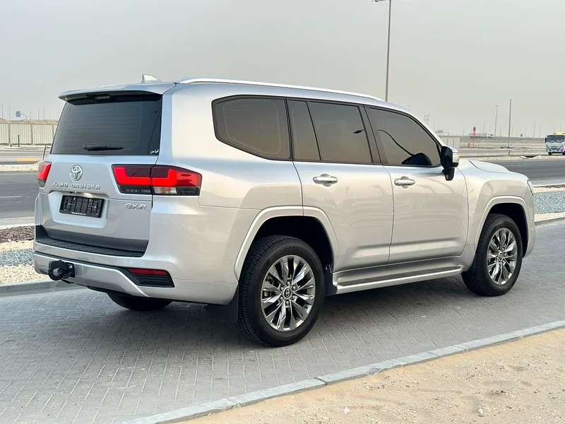 Toyota Land Cruiser Station GXR without turbo, Al-Futtaim warranty and maintenance63140688251906114