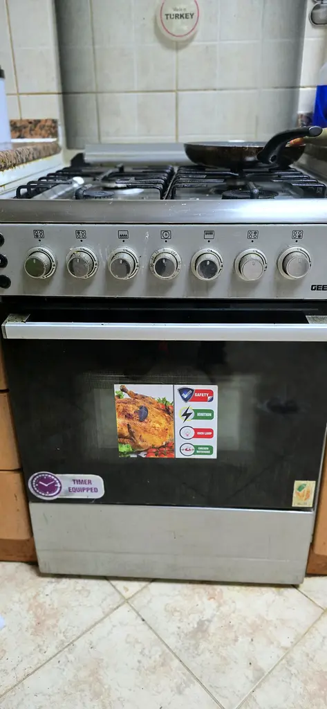 For Sale: High-Quality Gas Stove with Oven - Ideal Cooking Companion!