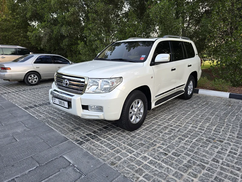 TOYOTA LAND CRUISER GXR V8 2011 FULL OPTIONS EXCELLENT CONDITION63157882556033112