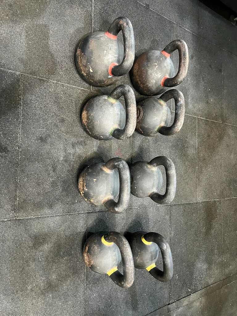 رف ع rack، وألواح Liftdex، وأثقال، وأكياس رمل، إلخ (الكثير من المعدات)63170414261506113