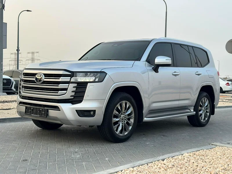 Toyota Land Cruiser Station GXR without turbo, Al-Futtaim warranty and maintenance63140688251906111