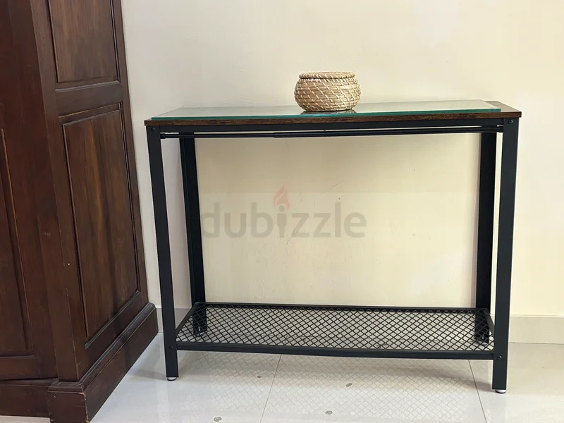 طاولة وحدة التحكم – 100 درهم إماراتي63216348012931110
