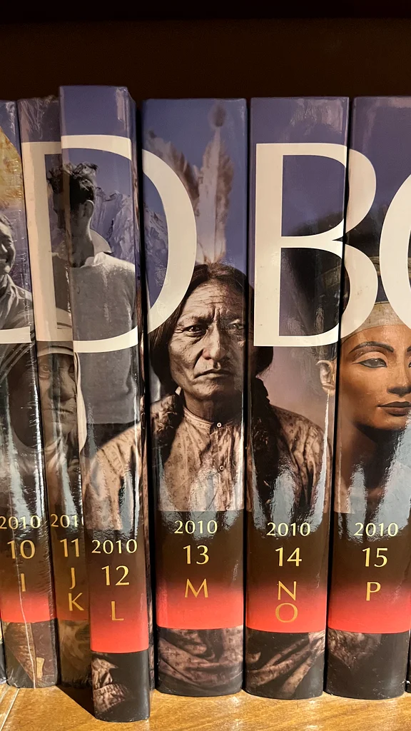 World Book history books63207406616450112