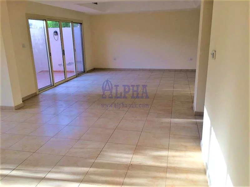 منزل ريفي بمساحة 4 غرف نوم مع إطلالة على البحيرة | مؤجر63859191960322113