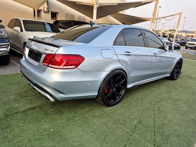 2013 Mercedes E63 AMG full options panoramic roof Gcc Specs63232620410497112