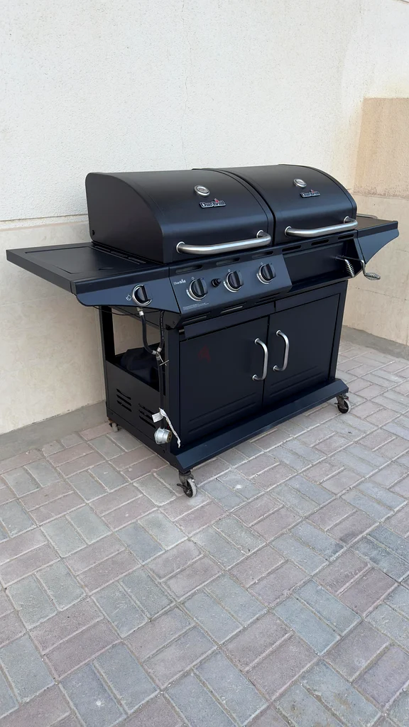 Gas and charcoal grill with delivery632529482808351128