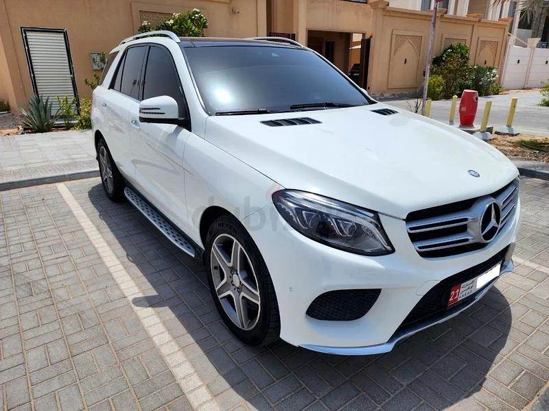 GLE 400 4Matic مع حزمة AMG63145337757827111