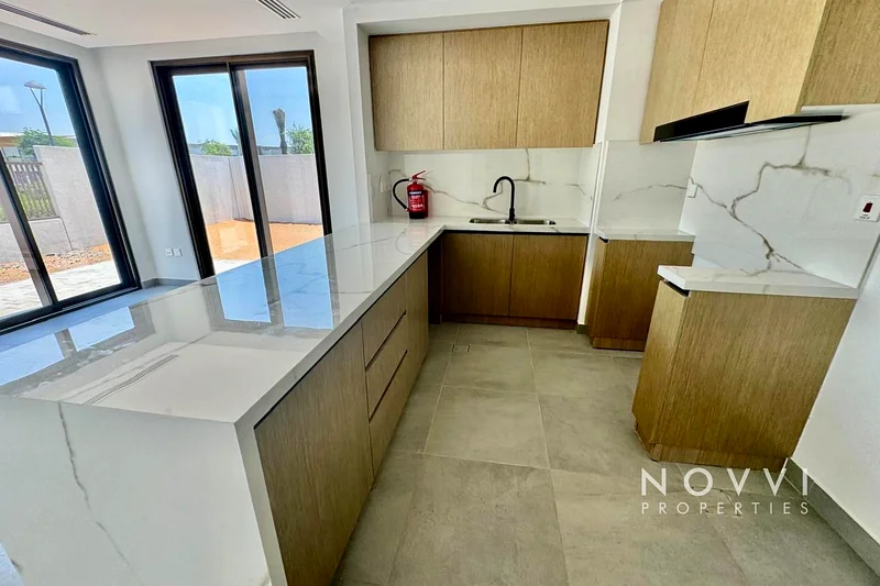 4 BR بلس خادمة | صف واحد | جديد بالكامل63291232922753113