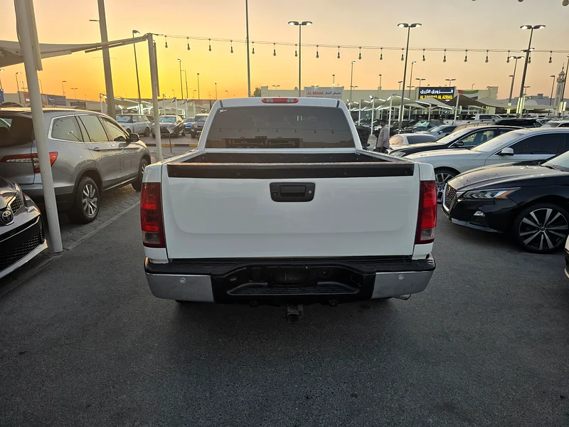 GMC SIERRA  DOUBLE CAB 2013 GCC FULL OPTIONS SUNROOF EXCELLENT CONDITION ONE OWNER63222808876290114