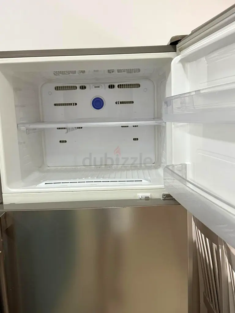 Refrigerator.-- SAMSUNG63247248510466115