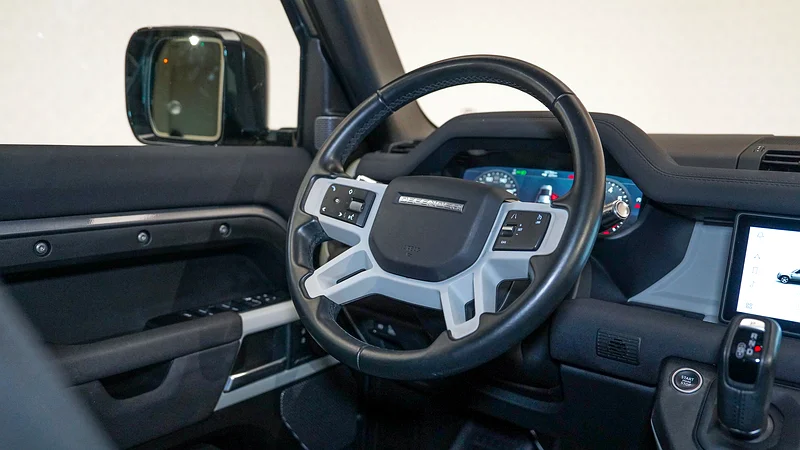 Defender 110 P300 SE Urban Widetrack | AED 3,652 PM | Up to 3 Years Warranty | GCC63175700931201114