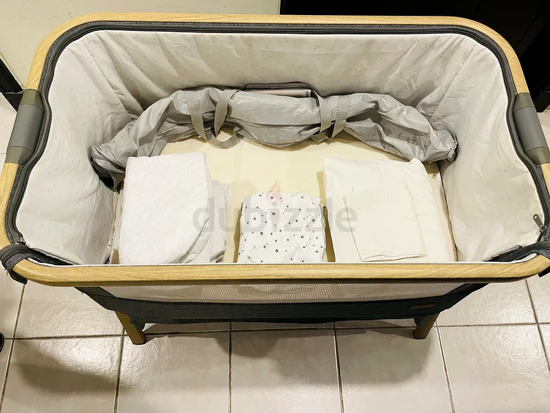 Stylish and Functional Tutti Bambini CoZee Bedside Crib/Co-Sleeper with Breathable Mesh Window63173864417027113