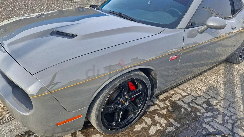 Dodge Challenger, 2015, clean and upgraded63224787886338113