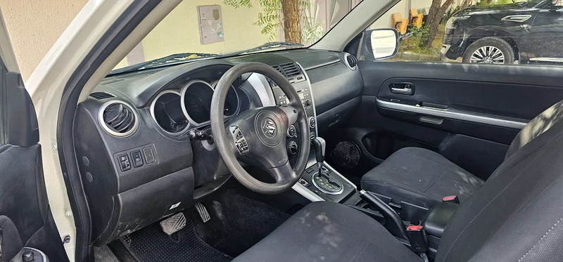 Suzuki grand vitara Jeep. Japan. GCC spec63134499202563114