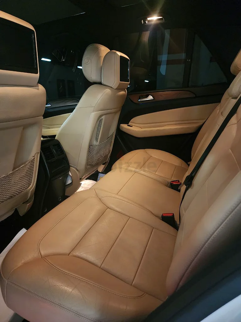 GLE 400 4Matic مع حزمة AMG63145337757827114